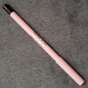 KYLIE COSMETICS GEL EYELINER PENCIL.